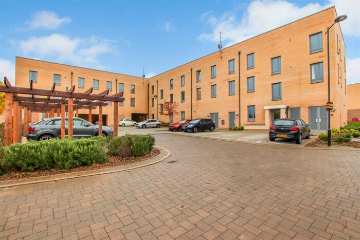 2 Bedroom Flat To Rent In Berwick Place, Trumpington, Cambridge, CB2