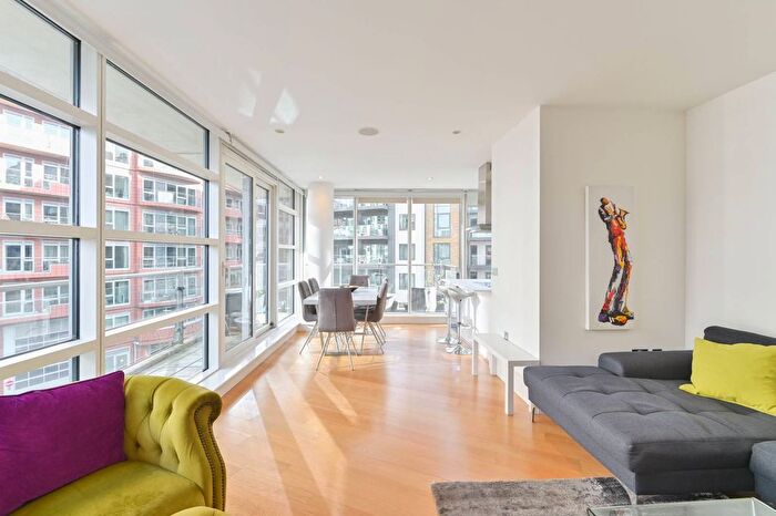 2 Bedroom Flat For Sale In Kingfisher House, Wandsworth, London, SW18