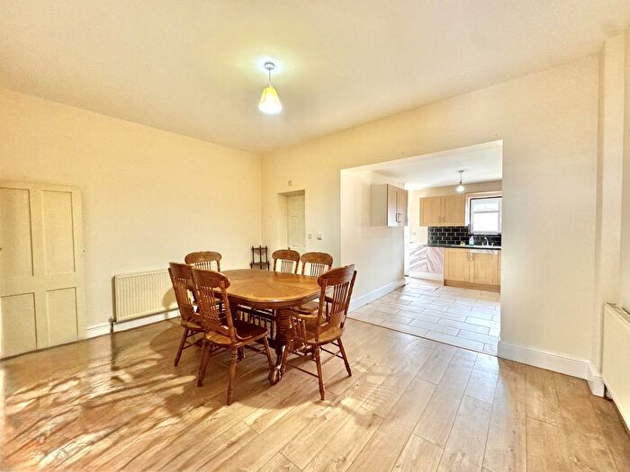 4 Bedroom Terraced House To Rent In Oswald Road, Southall, UB1