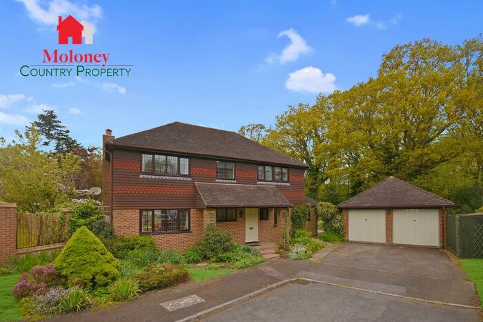 4 Bedroom Detached House For Sale In Sheringham Close, Staplecross, Robertsbridge, TN32