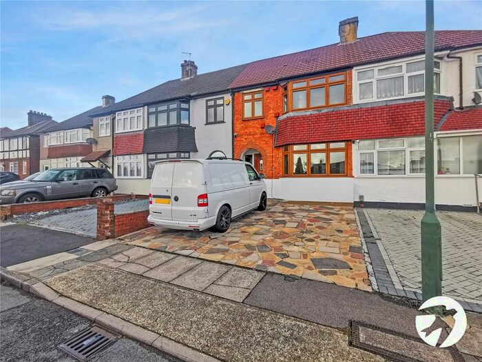 3 Bedroom Detached House To Rent In Lakeside Close, Sidcup, Kent, DA15