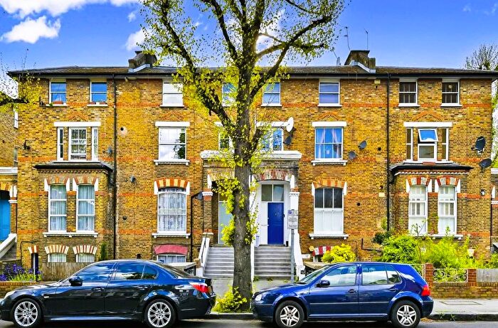 2 Bedroom Flat To Rent In Coningham Road, Shepherds Bush, W12