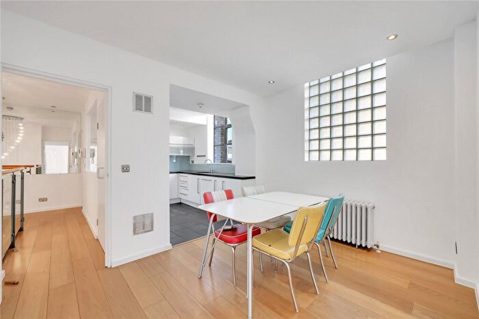 3 Bedroom Apartment For Sale In Bowling Green Lane, EC1R