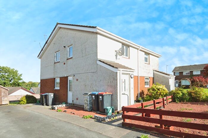 1 Bedroom Flat For Sale In Mosspark Avenue, Dumfries, Dumfries And Galloway, DG1