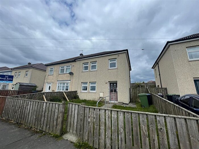 3 Bedroom Semi-detached House For Sale In Severn Cresent, Stanley, DH9