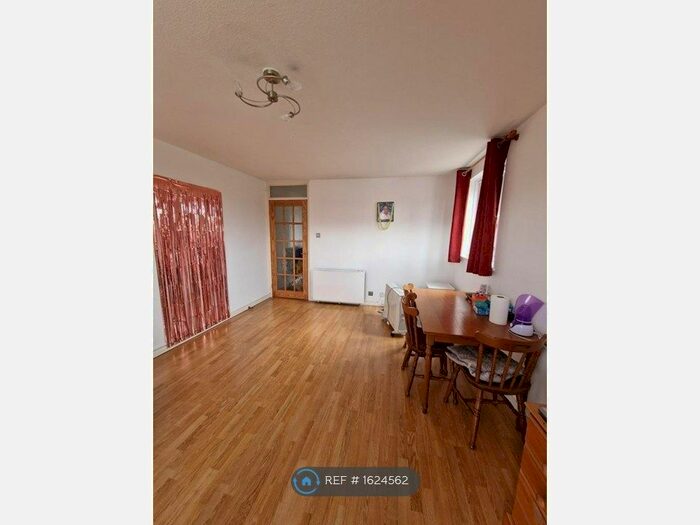 2 Bedroom Flat To Rent In Brendon House, Sutton, SM2