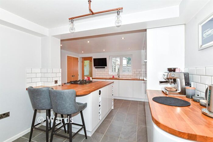 3 Bedroom Terraced House For Sale In Queens Road, Maidstone, Kent, ME16