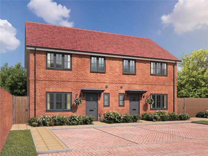 3 Bedroom Semi Detached House For Sale In Woodlark Way, Finchwood Park, Wokingham, Berkshire, RG40