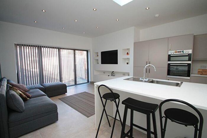 6 Bedroom Terraced House To Rent In Pentyrch Street, Cardiff, CF24