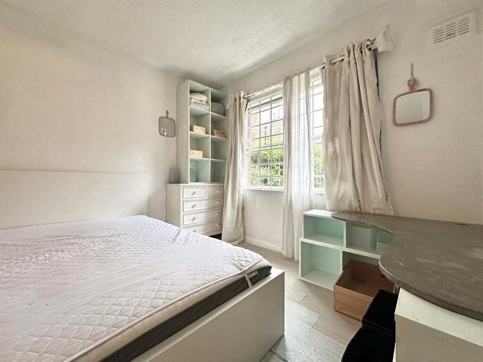 Apartment To Rent In Uverdale Road, London, SW10