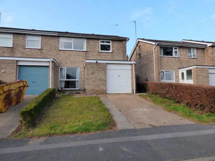 3 Bedroom Semi-Detached House To Rent In Cedar Close, Louth, LN11