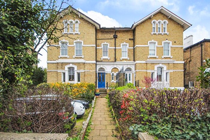 2 Bedroom Flat To Rent In St. Margarets Road, St Margarets, Twickenham, TW1
