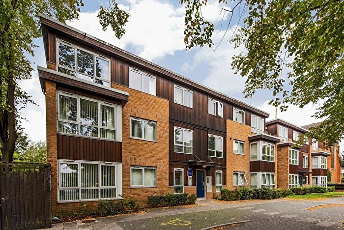 2 Bedroom Flat To Rent In Merton Road, Earlsfield, SW18