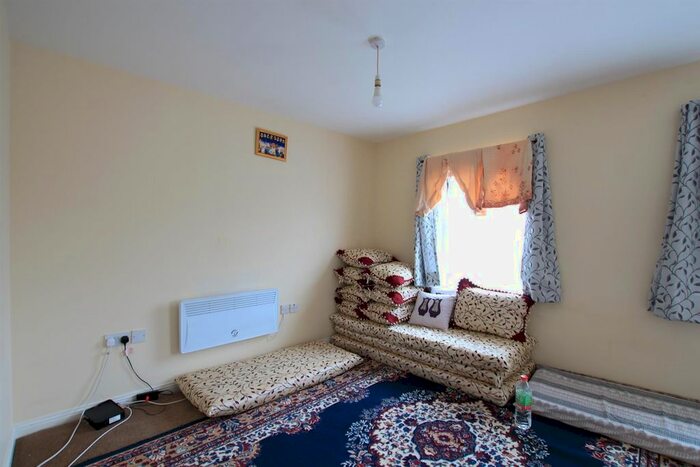 2 Bedroom Flat For Sale In Nuffield Court, Old Park Mews, Heston, TW5