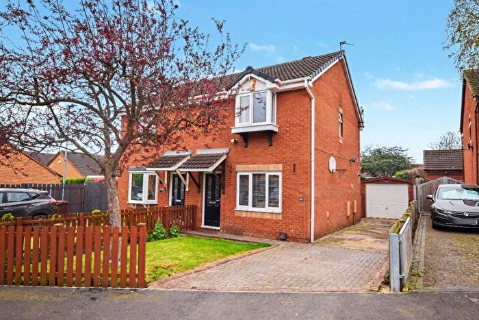 3 Bedroom Semi Detached House For Sale In Woodmoor Drive, Crigglestone, Wakefield, West Yorkshire, WF4