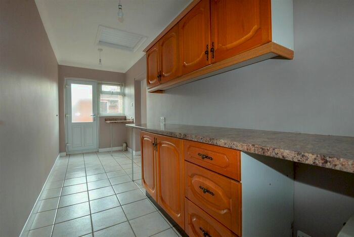 2 Bedroom End Of Terrace House To Rent In Berrydale Avenue, Bridgwater, TA6