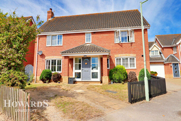 4 Bedroom Detached House For Sale In Guscott Close, Park Hill, NR32
