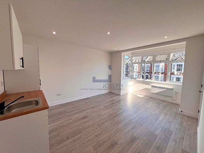 Studio To Rent In Tooting Bec Road, Tooting Bec, SW17