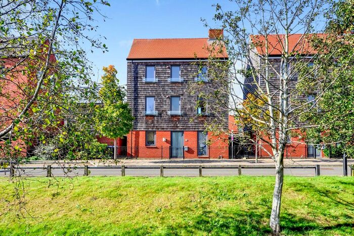 4 Bedroom Property To Rent In Bassett Lowke Drive, Upton, Northampton NN5