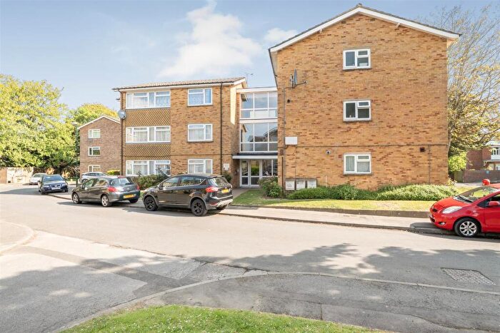 2 Bedroom Apartment For Sale In Victoria Drive, Bognor Regis, PO21