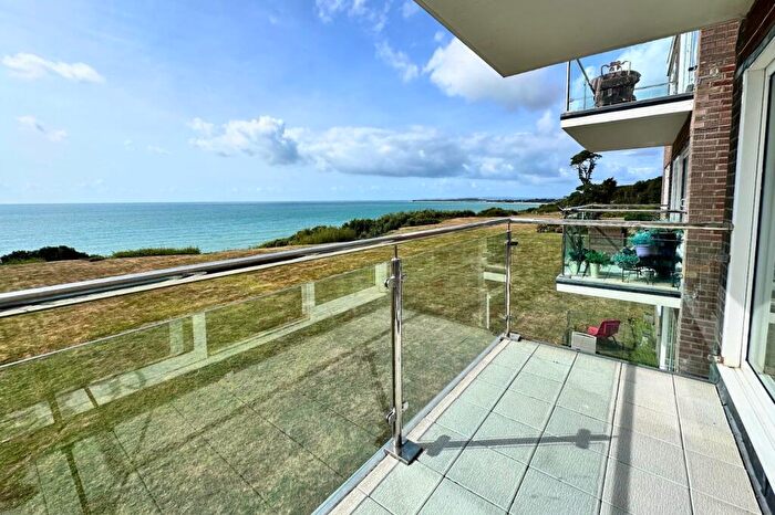 2 Bedroom Flat To Rent In Arundel Way, Highcliffe, Dorset., BH23