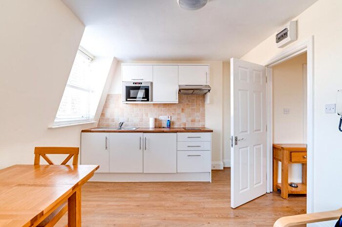 Studio To Rent In Elsham Road, Kensington, W14
