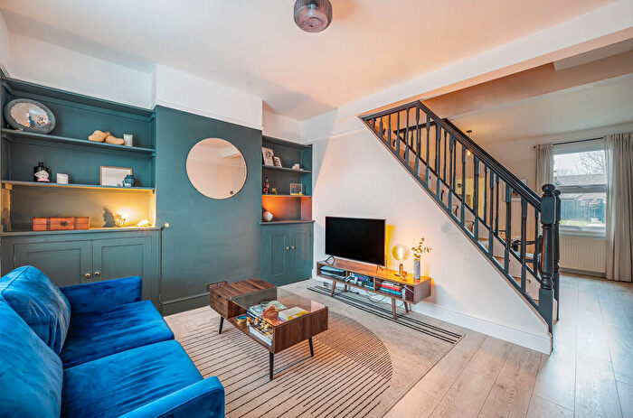 2 Bedroom Cottage For Sale In West Street, Carshalton, SM5