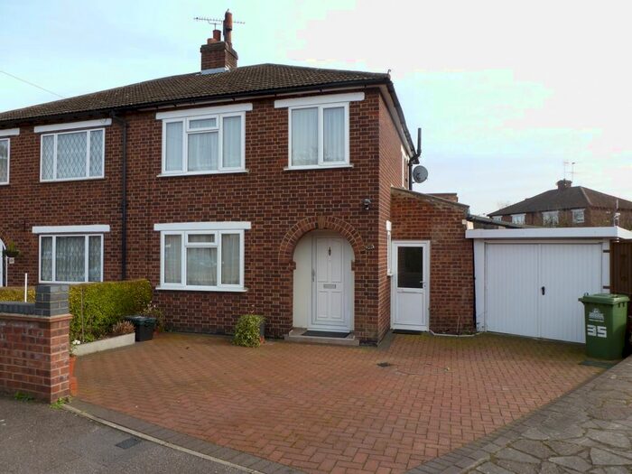 3 Bedroom Semi-Detached House To Rent In Manor Road, Hoddesdon, EN11