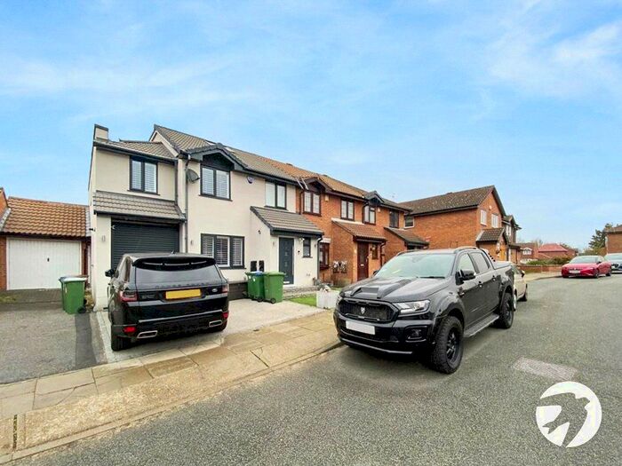4 Bedroom End Of Terrace House To Rent In Benedict Close, Belvedere, DA17