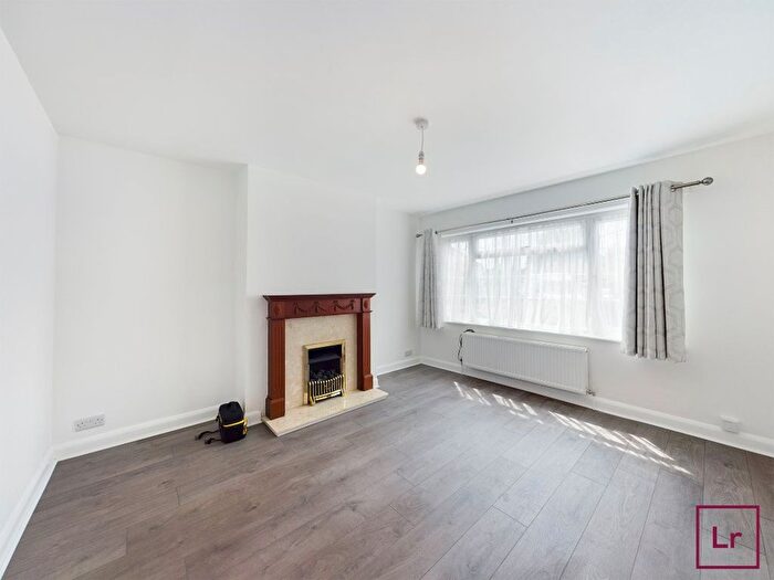 2 Bedroom Flat To Rent In Northdown Close, Ruislip, HA4