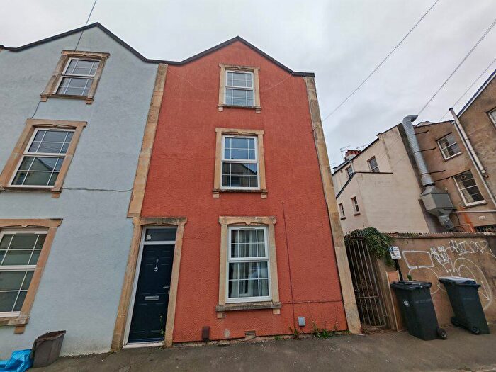 5 Bedroom House To Rent In Thorndale Ref, BS8