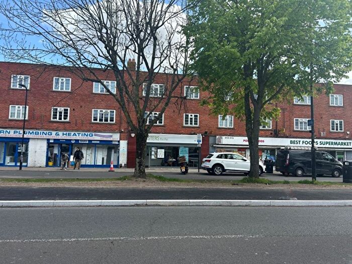 2 Bedroom Flat For Sale In B Lady Margaret Road, Southall, Middlesex, UB1