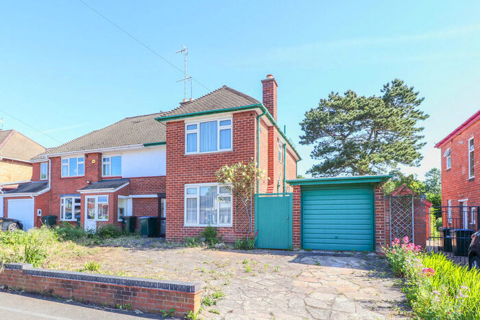 3 Bedroom Semi-Detached House To Rent In Ridgeway Avenue, Stivichall, Coventry, CV3