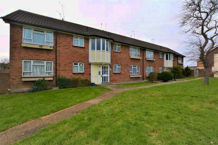 1 Bedroom Flat To Rent In Snakes Lane, Eastwood, Southend, SS2
