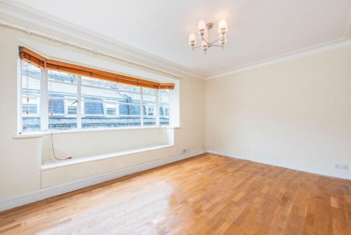 1 Bedroom Flat To Rent In Gower Mews, London, Greater London, WC1E