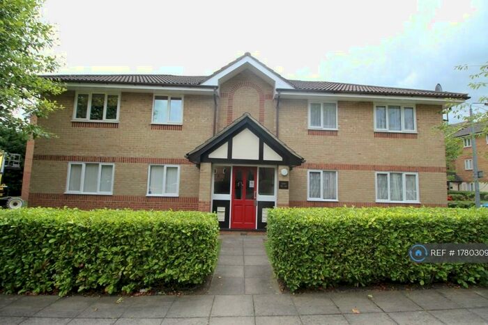 1 Bedroom Flat To Rent In Centre Drive, Epping, CM16