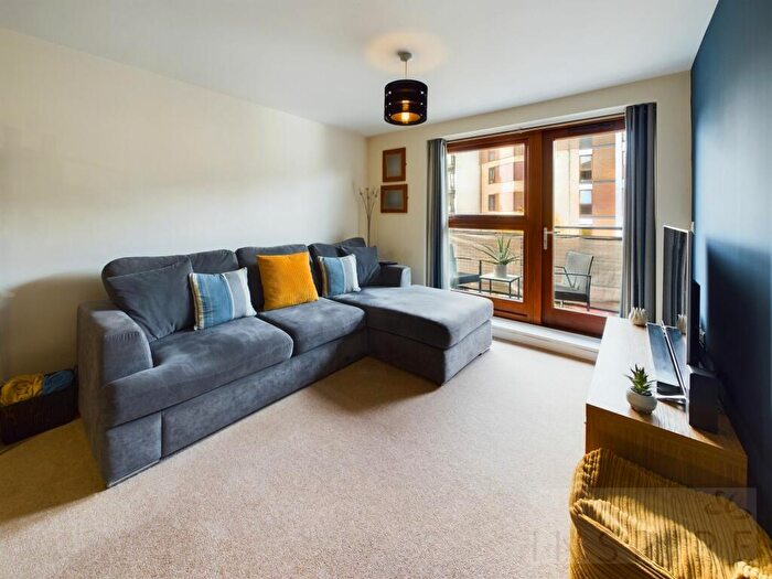 2 Bedroom Flat For Sale In Commonwealth Drive, Howlands Court, RH10