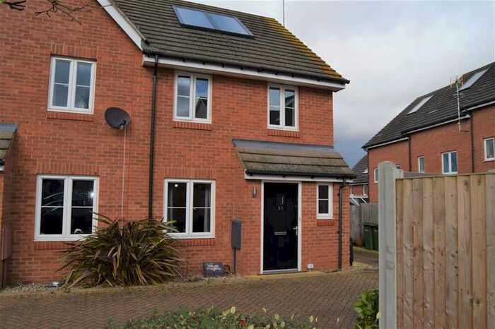 3 Bedroom Semi-Detached House To Rent In Perryfields, Braintree, CM7