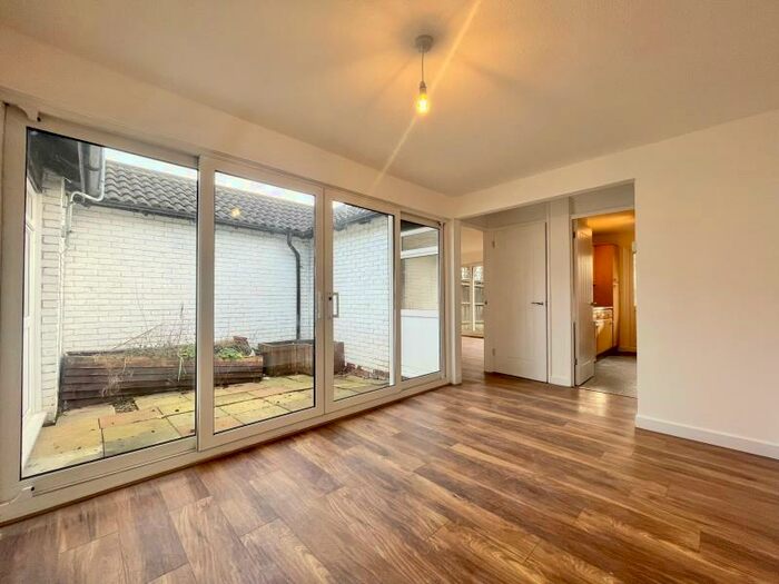 3 Bedroom Bungalow To Rent In Hills Close, Great Linford, MK14