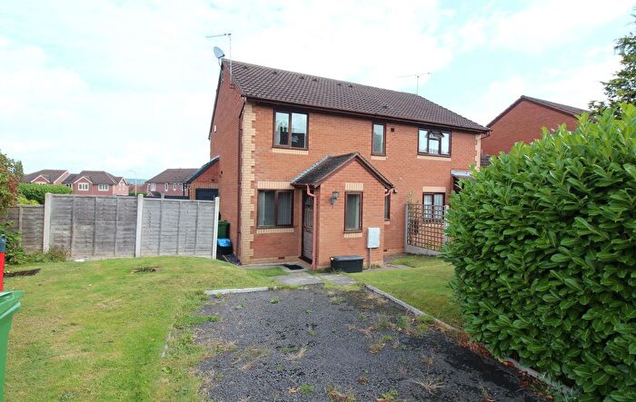 1 Bedroom Terraced House For Sale In Kingswinford, Maple Grove, DY6