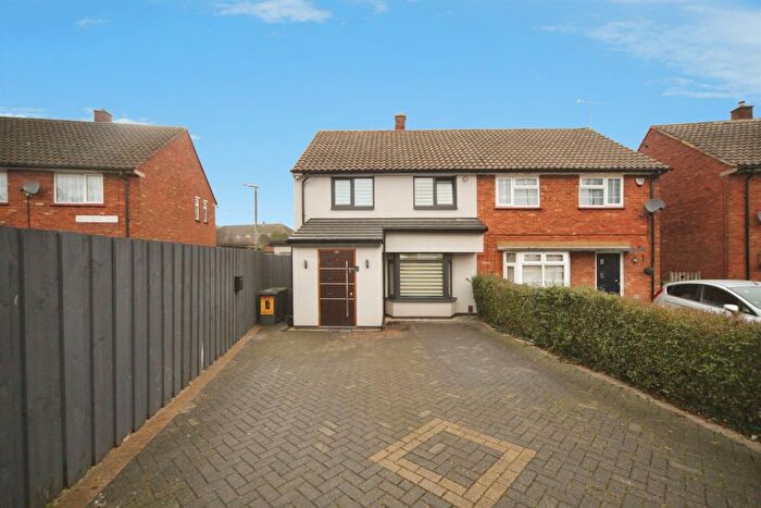 3 Bedroom Semi Detached House For Sale In Acworth Crescent, Luton, LU4