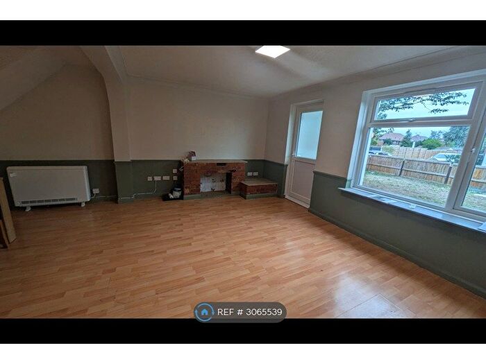 3 Bedroom End Of Terrace House To Rent In Griffin Close, Maidenhead, SL6