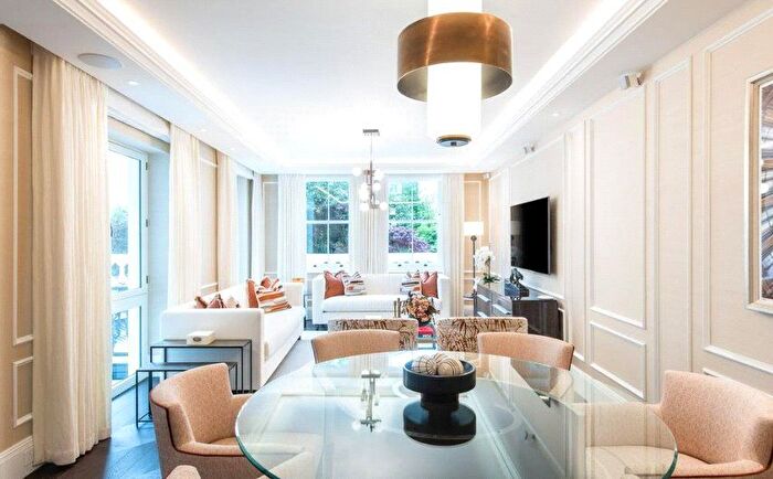 3 Bedroom Flat To Rent In Prince Of Wales Terrace, Kensington, London, W8