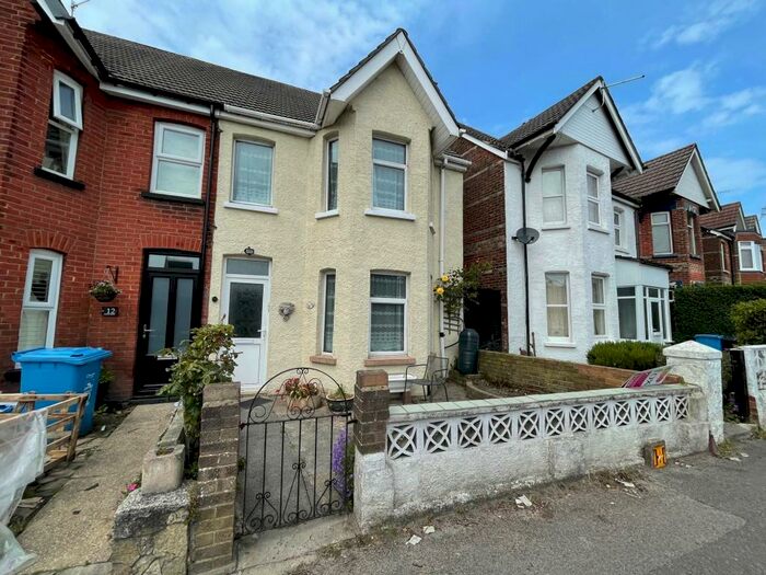4 Bedroom House To Rent In Maple Road, Poole, BH15