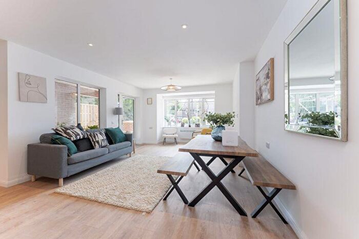 3 Bedroom Flat For Sale In Purley Downs Road, South Croydon, CR2