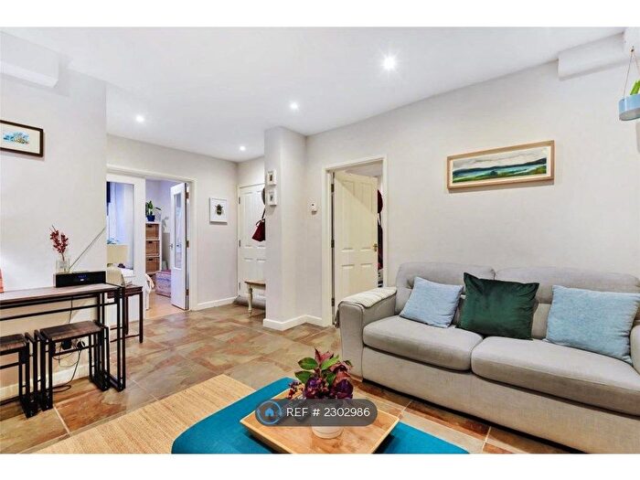 2 Bedroom Flat To Rent In Walcot Buildings, Bath, BA1