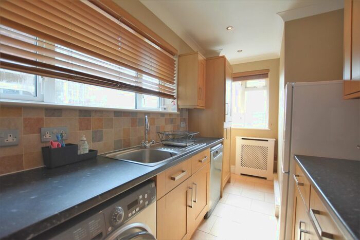2 Bedroom Maisonette To Rent In Bush Close, Ilford, IG2