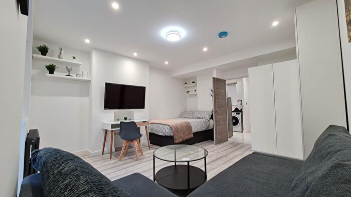 Studio To Rent In Burgess Street, Mile End / Westferry, E14