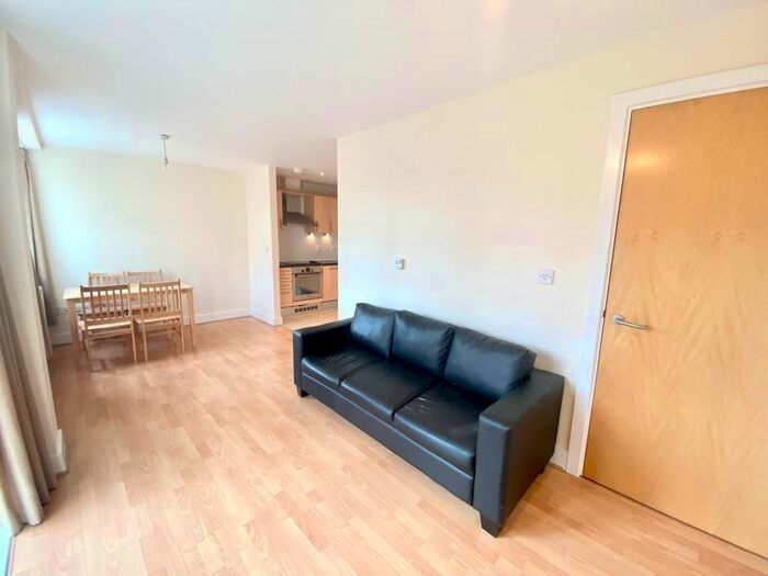 2 Bedroom Flat To Rent In Horizon Building, York Road, Battersea, SW11