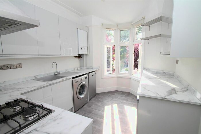 2 Bedroom Flat To Rent In Cranley Gardens, Palmers Green, London, N13